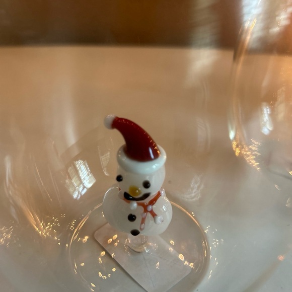 2 Snowman Stemless  Wine Glasses Christmas Holiday In Santa Hat New 4.5” Tall - Picture 2 of 4